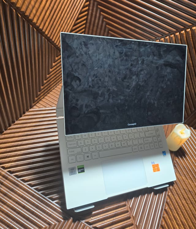 Acer ConceptD CC314-72G, photo réelle