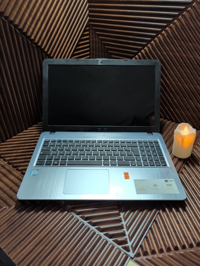 ASUS VivoBook 15_ASUS X540UAR, photo réelle
