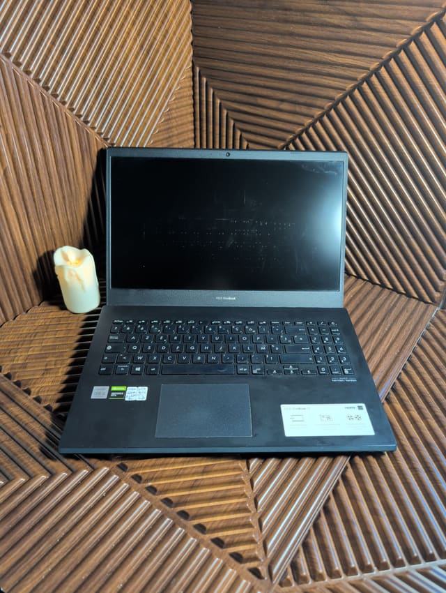 ASUS VivoBook X571LI, photo réelle