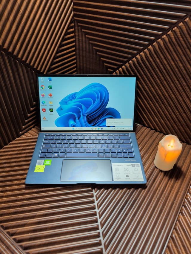 ASUS ZenBook UX334FLC_UX334FL, photo réelle