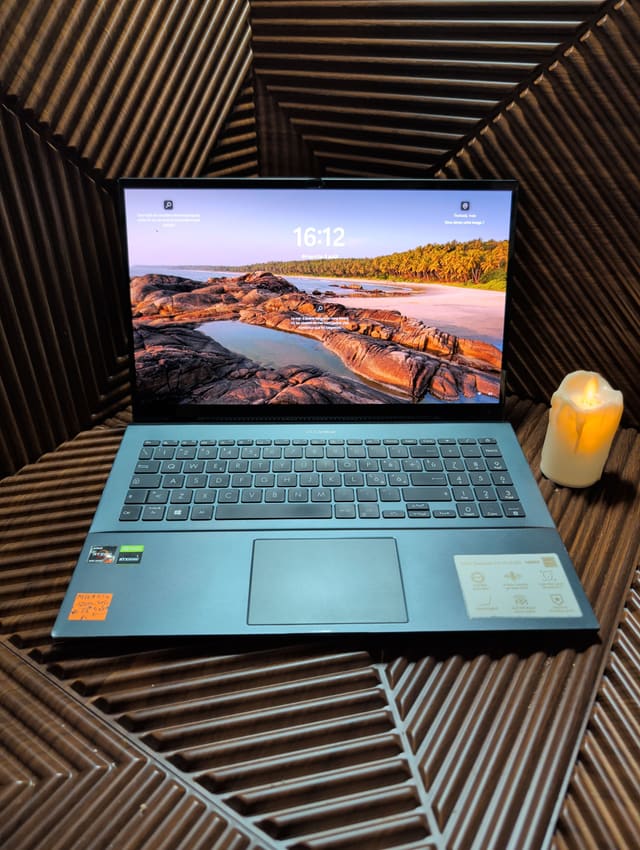 ASUS Zenbook UX535QE_UM535QE, photo réelle