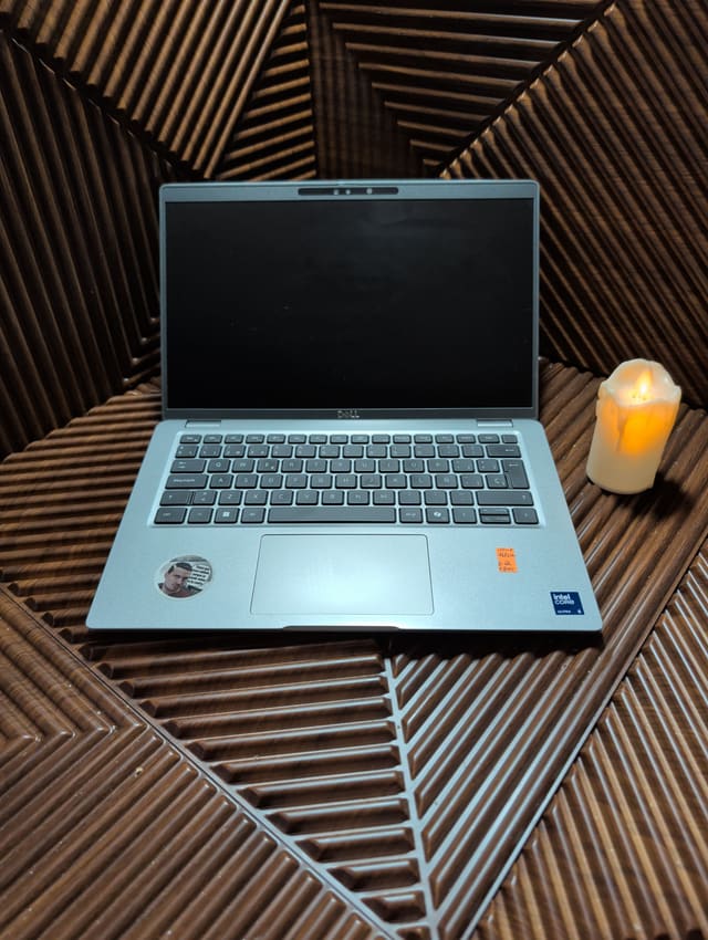 Dell Precision 3490, photo réelle