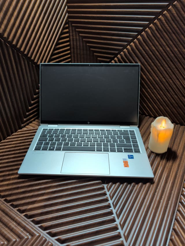 HP EliteBook x360 1040 G8, photo réelle