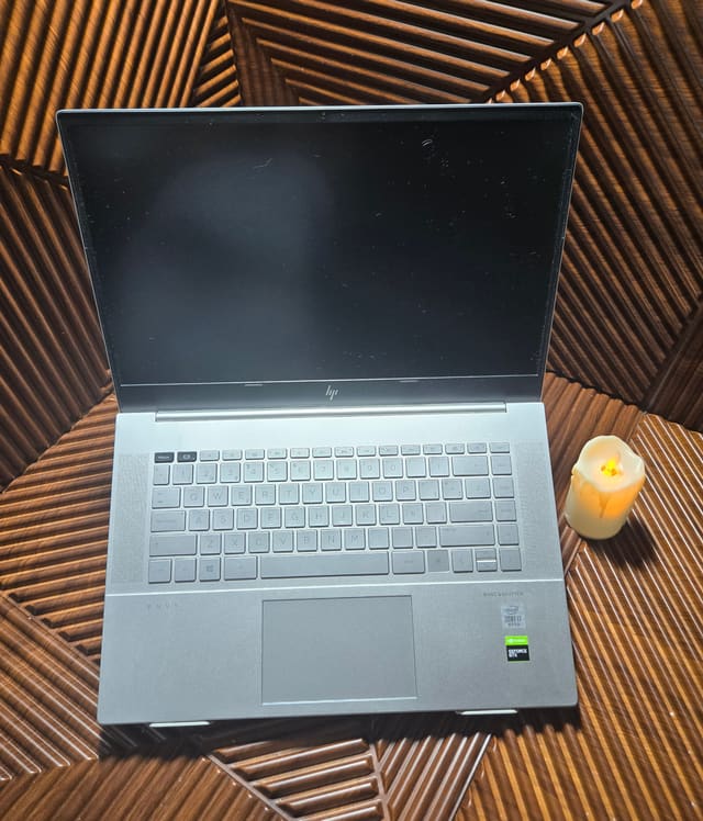 HP ENVY 15-ep0xxx, photo réelle