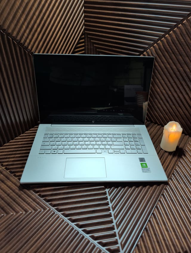 HP ENVY 17-cg0xxx, photo réelle