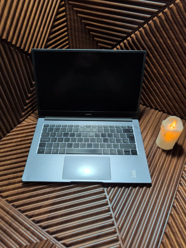 HUAWEI NBLK-WAX9X, photo réelle