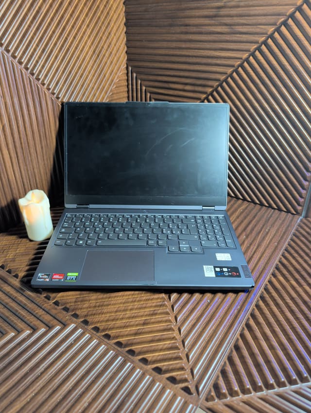 Lenovo Legion 5 15ARH7H, photo réelle
