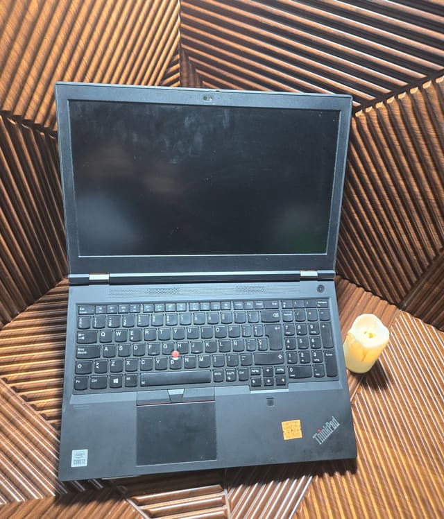 Lenovo ThinkPad P15 Gen 1, photo réelle