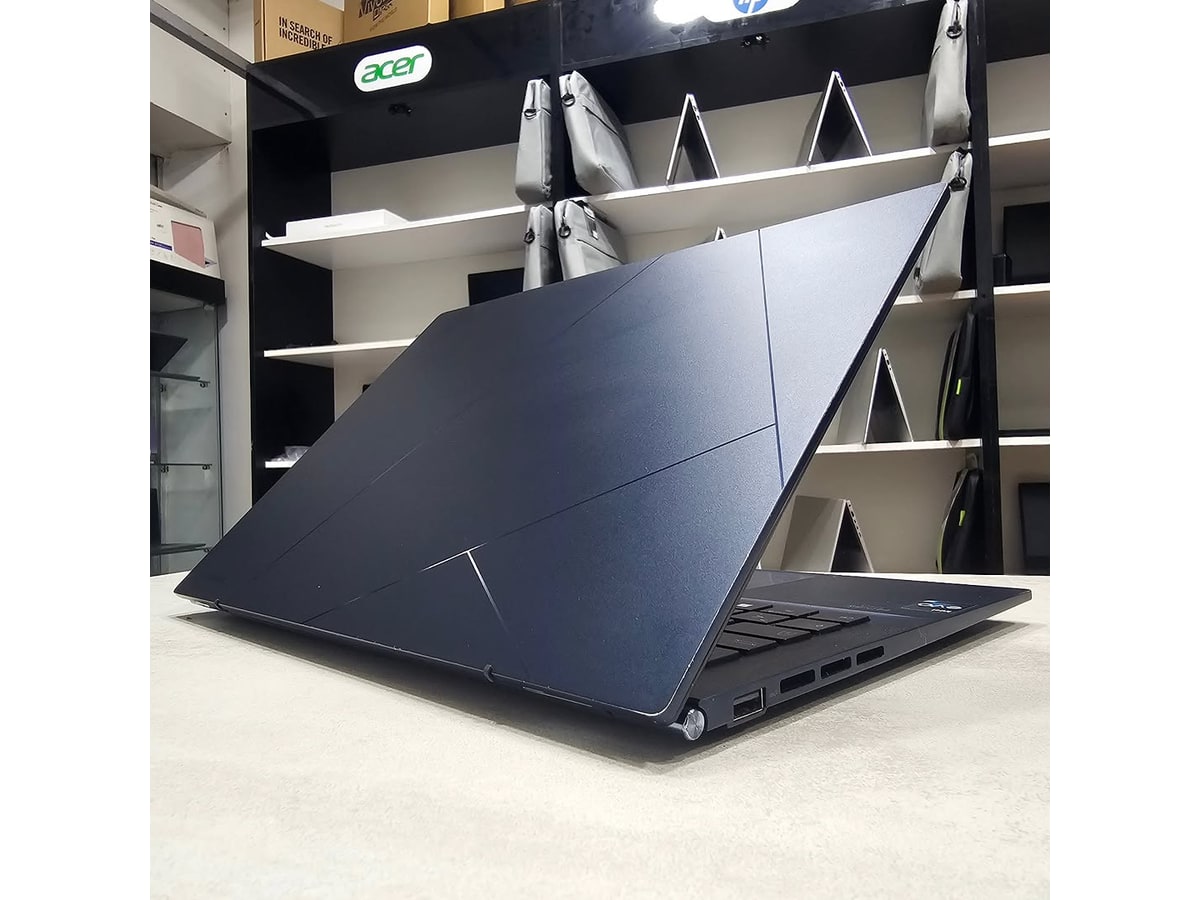 ASUS Zenbook UX3402VA_UX3402VA - I5-1340P - 16GB - 512 - 14" (tactile) - 2880x1800 2.8K / 87% (249Cy)