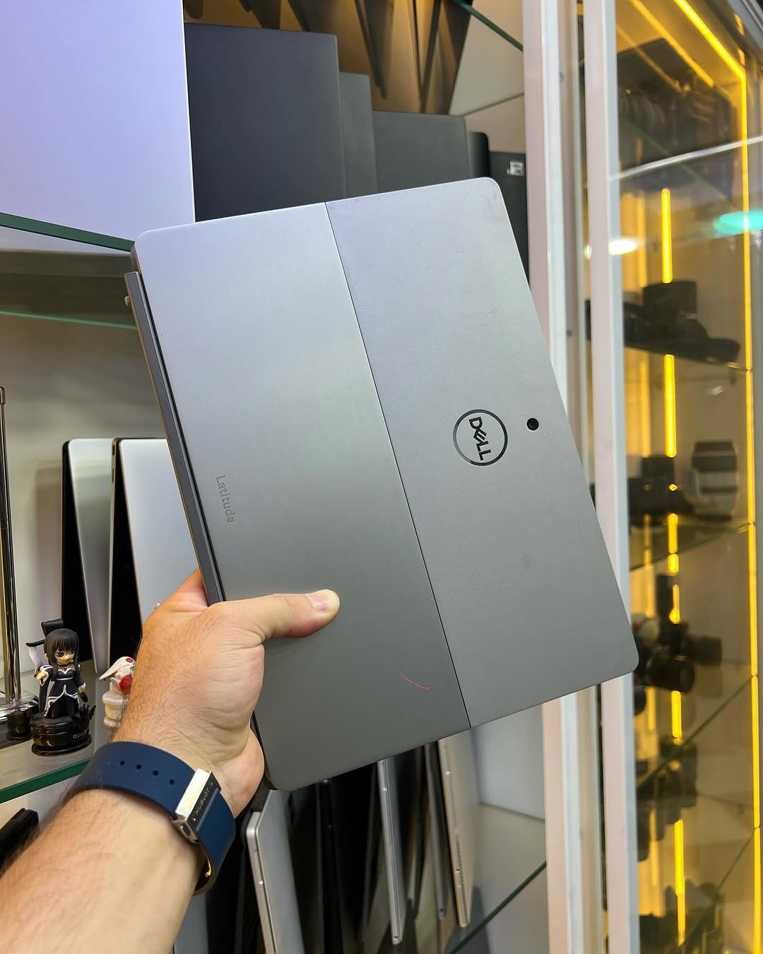 Dell Inc. Latitude 7210 2-in-1 - I5-10310U - 16GB - 256 - 12" (tactile) - 1920x1280 FHD+ / 68%
