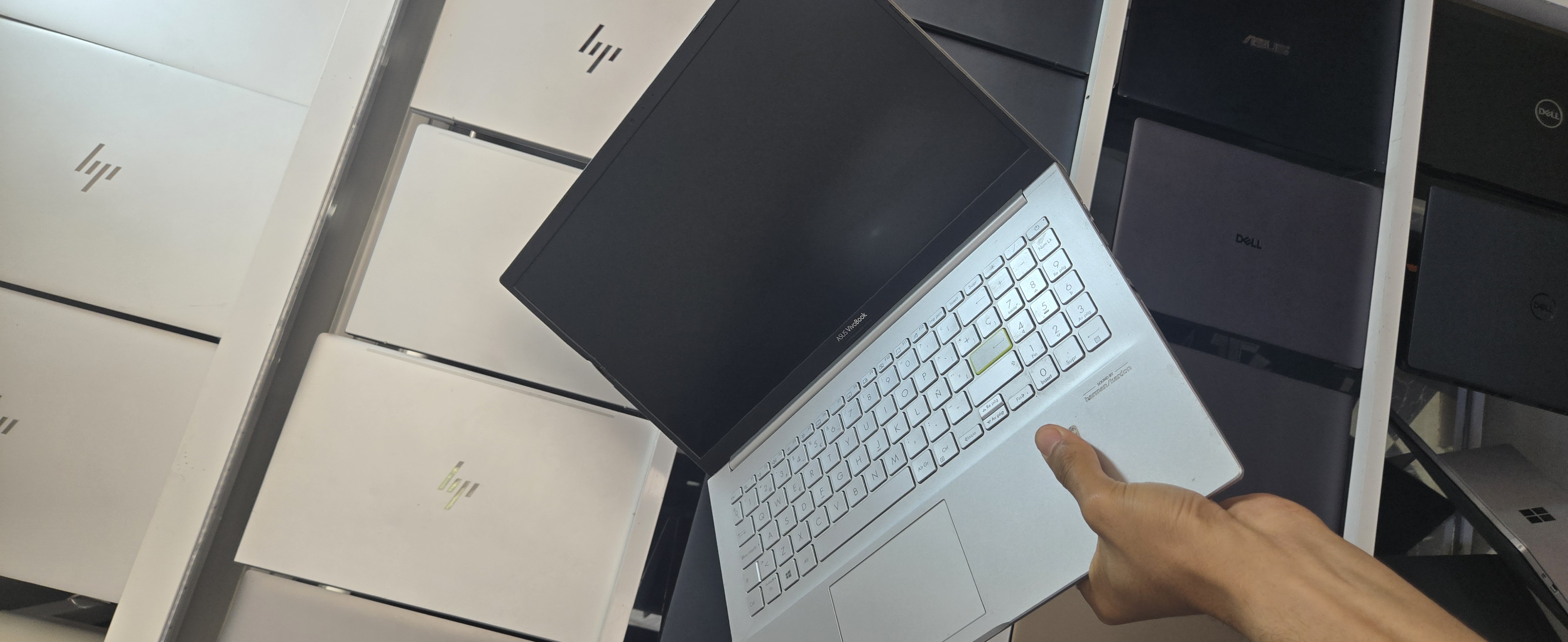 ASUS VivoBook_ASUSLaptop X513EAN_K513EA - I5-1135G7 - 16GB - 512 - 15" - 58% (266Cy)