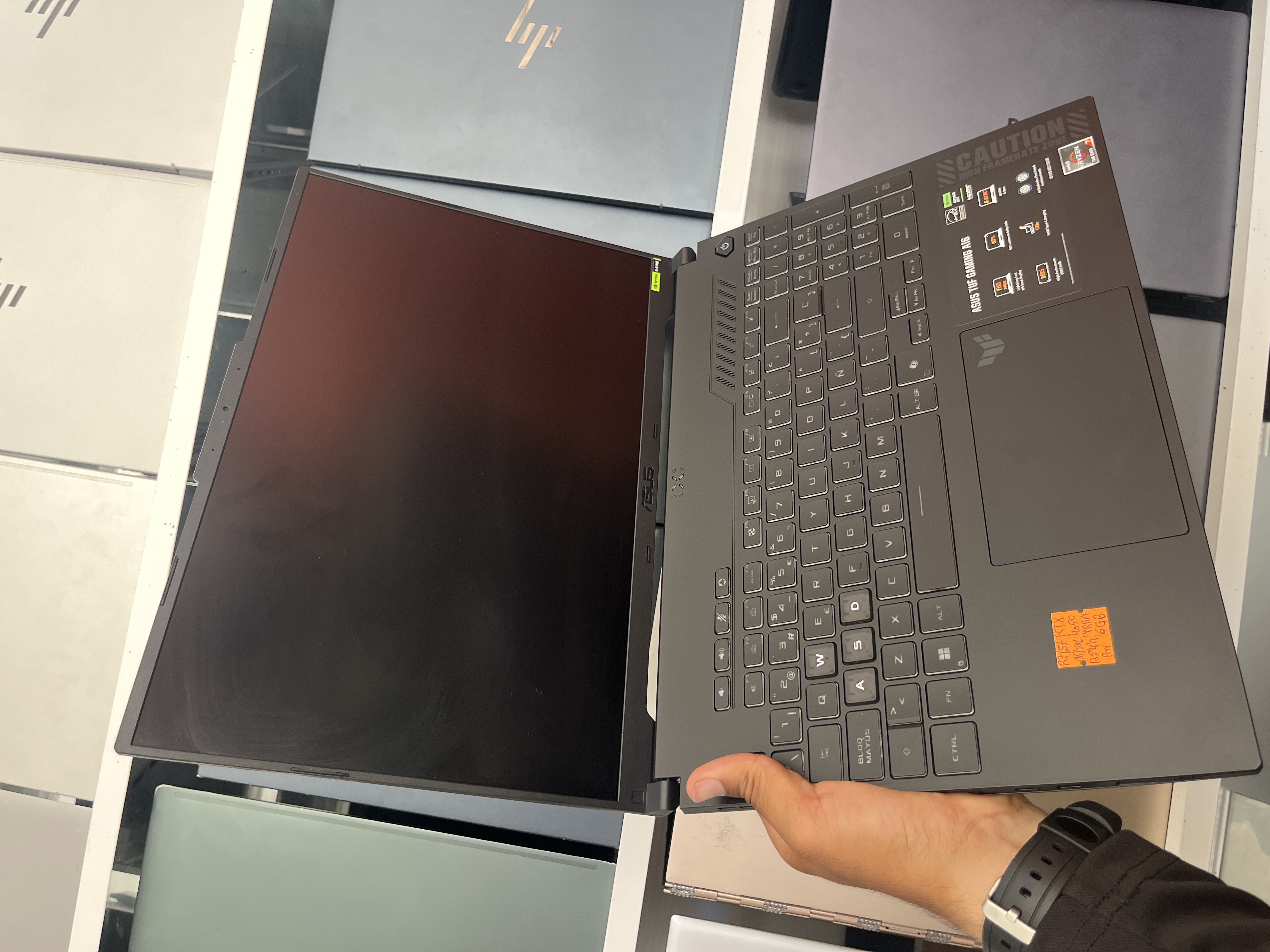 ASUSTeK COMPUTER INC. ASUS TUF Gaming A16 FA607NUG_TUF607NUG - Ryzen 7 7445HS - 16GB - 512 - 16" - GeForce RTX 4050 Laptop GPU / 144Hz / 94%