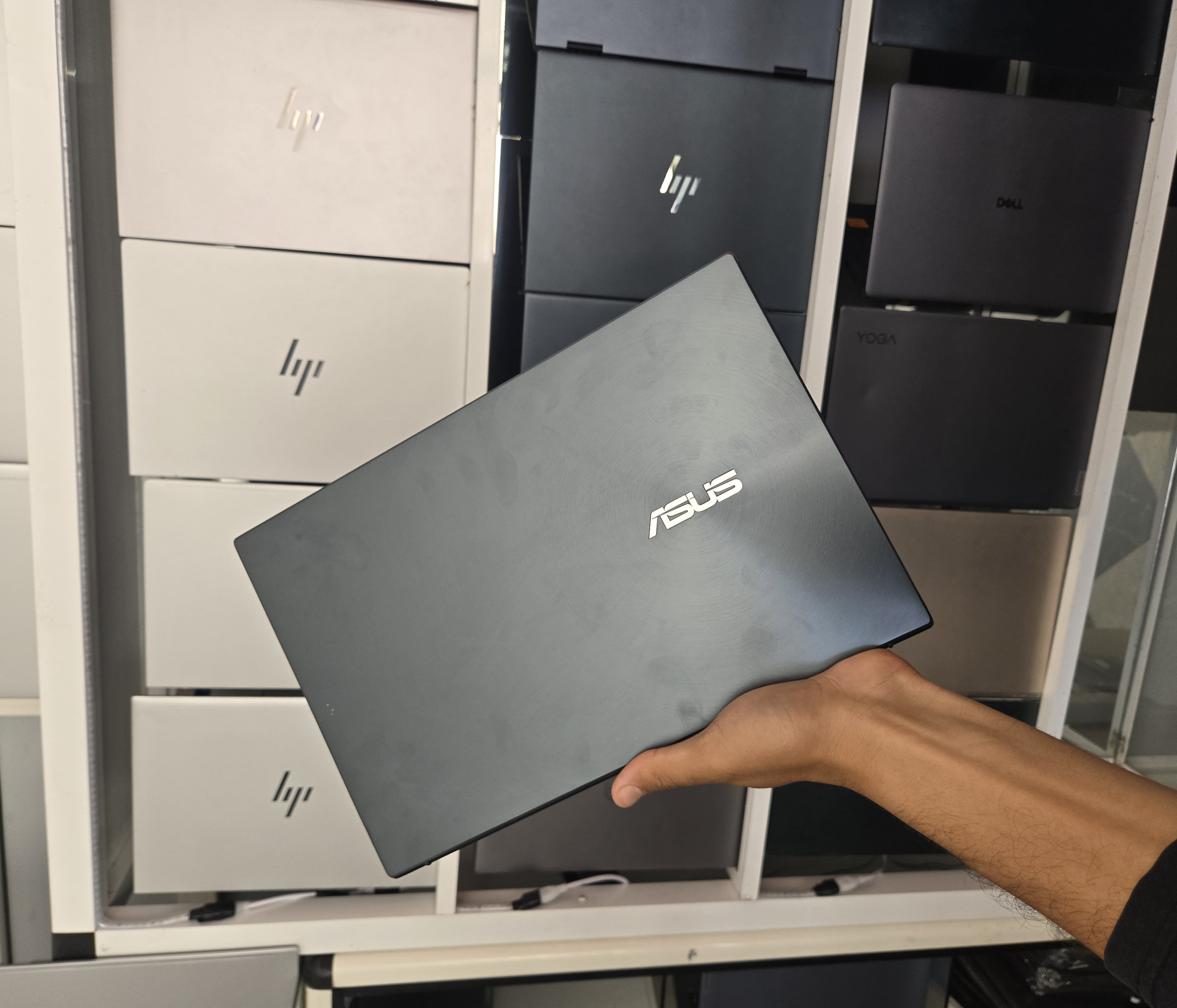 ASUSTeK COMPUTER INC. ZenBook UX425EA_UX425EA - I7-1165G7 - 16GB - 512 - 14" - 61% (527Cy)