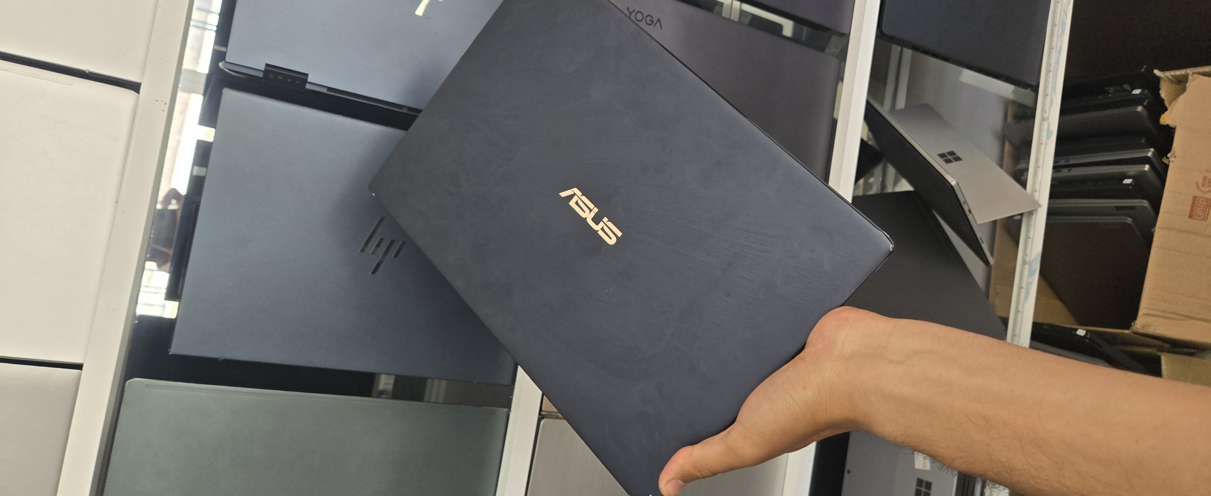 ASUSTeK COMPUTER INC. ZenBook UX450FDX_UX480FD - I7-8565U - 8GB - 256 - 14" - GeForce GTX 1050 with Max-Q Design / 79% (129Cy)