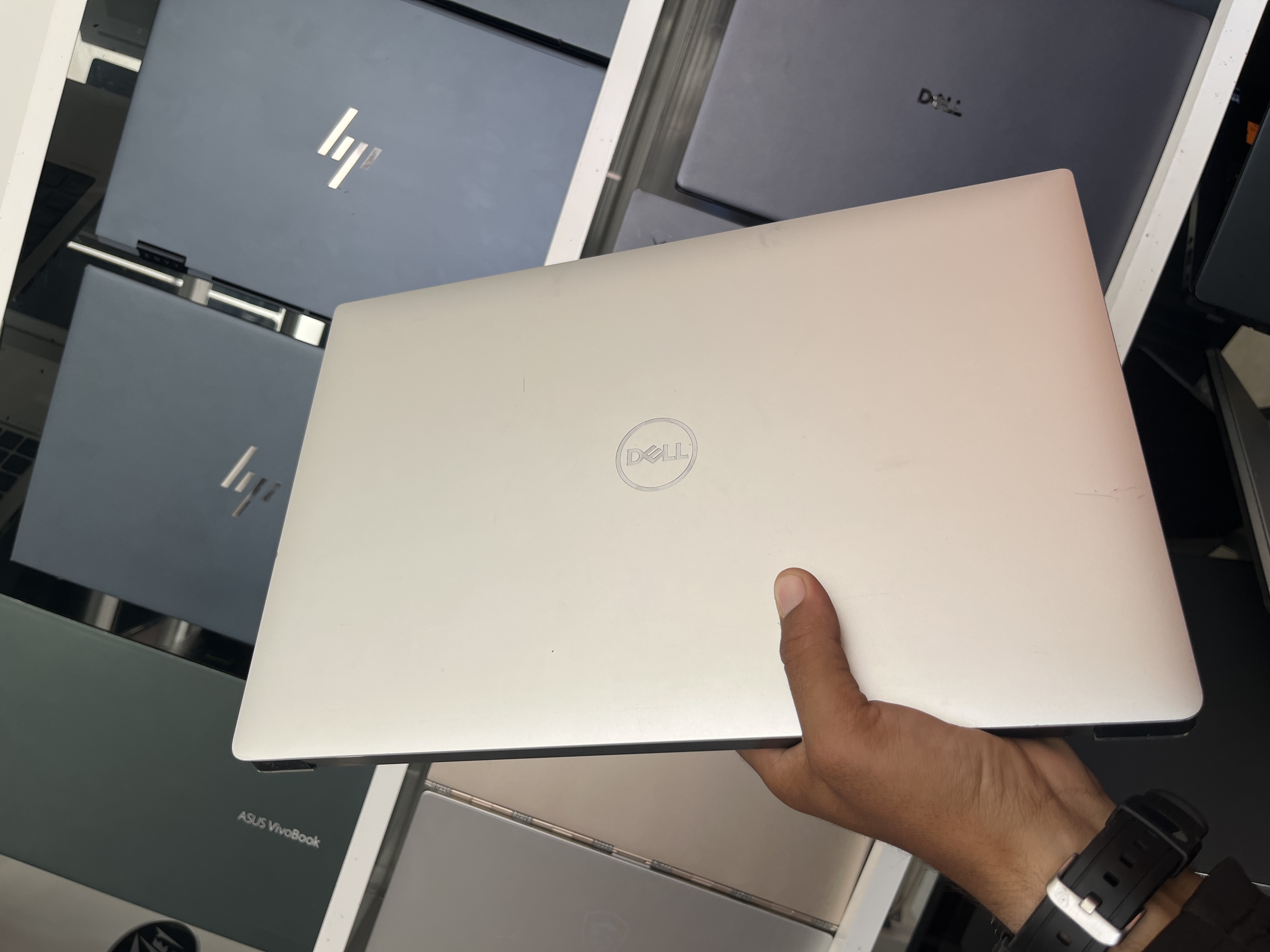 Dell Inc. Precision 5540 - I7-9850H - 16GB - 1024 - 15" - Quadro T2000 / 80%