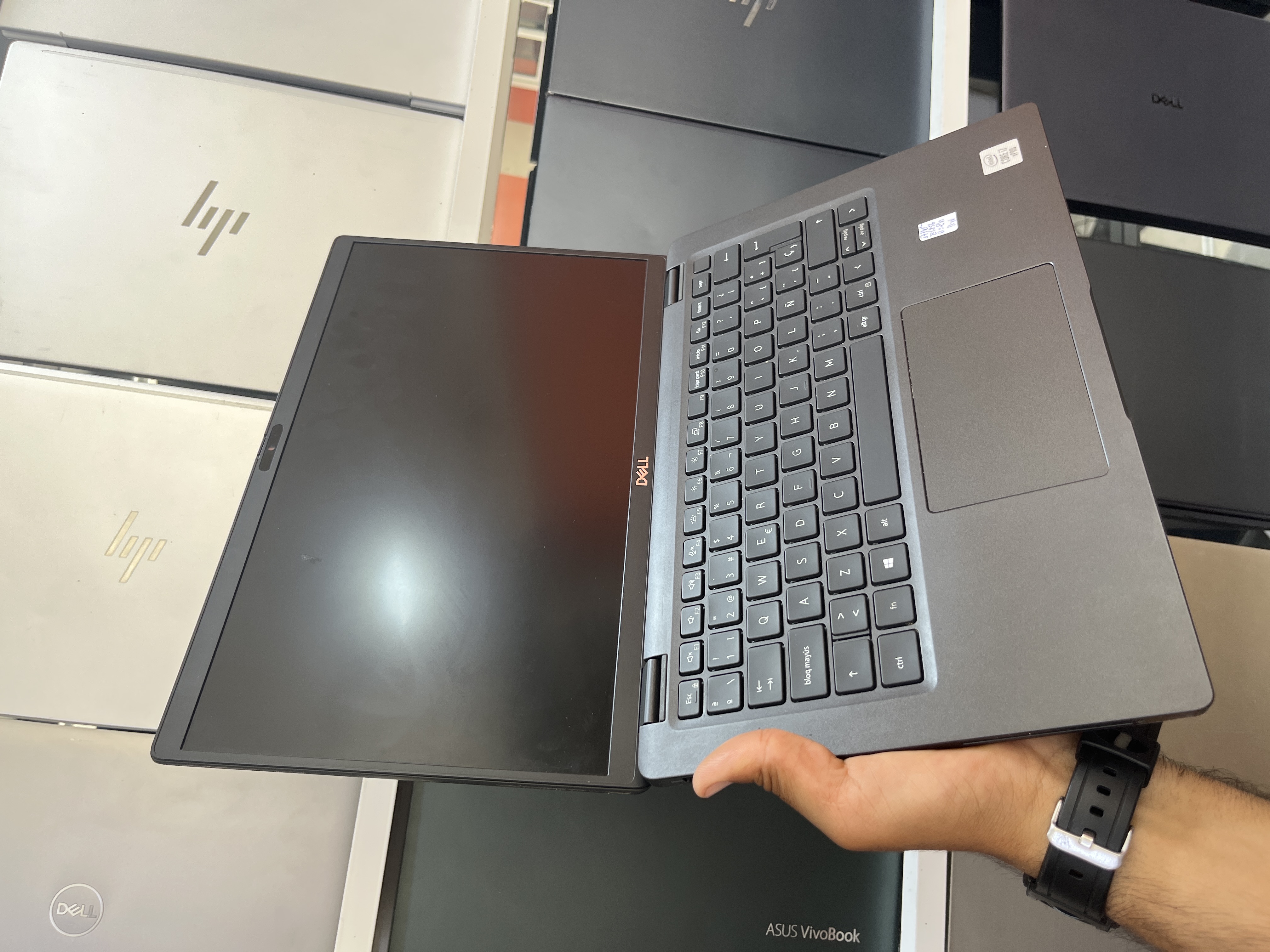 Dell Latitude 7410 - I7-10610U - 8GB - 256 - 14" - 44% - I7-10610U - 8GB - 256 - 14" - 44%