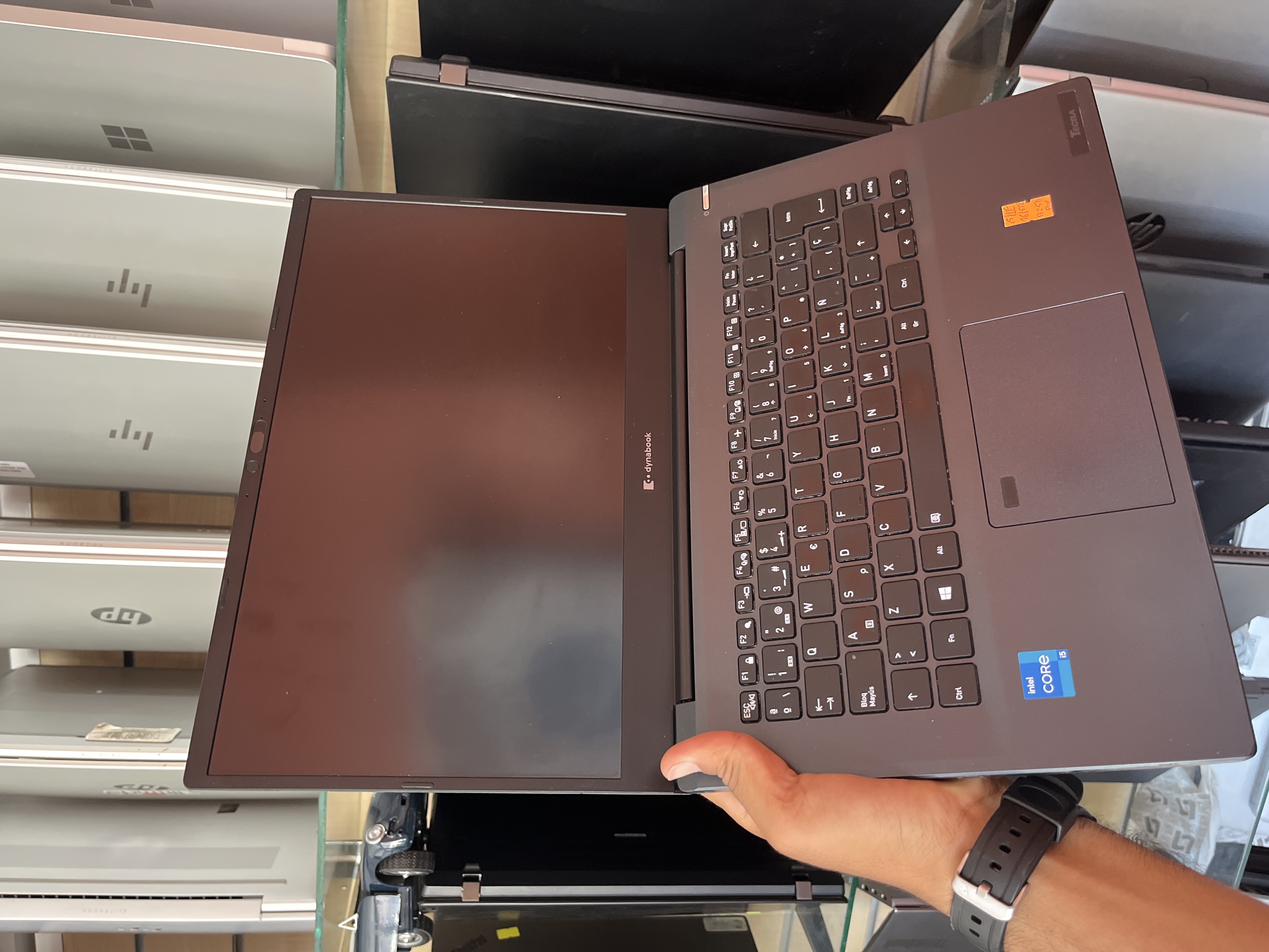 Dynabook Inc. TECRA A40-J - I5-1135G7 - 16GB - 512 - 14" - 64%