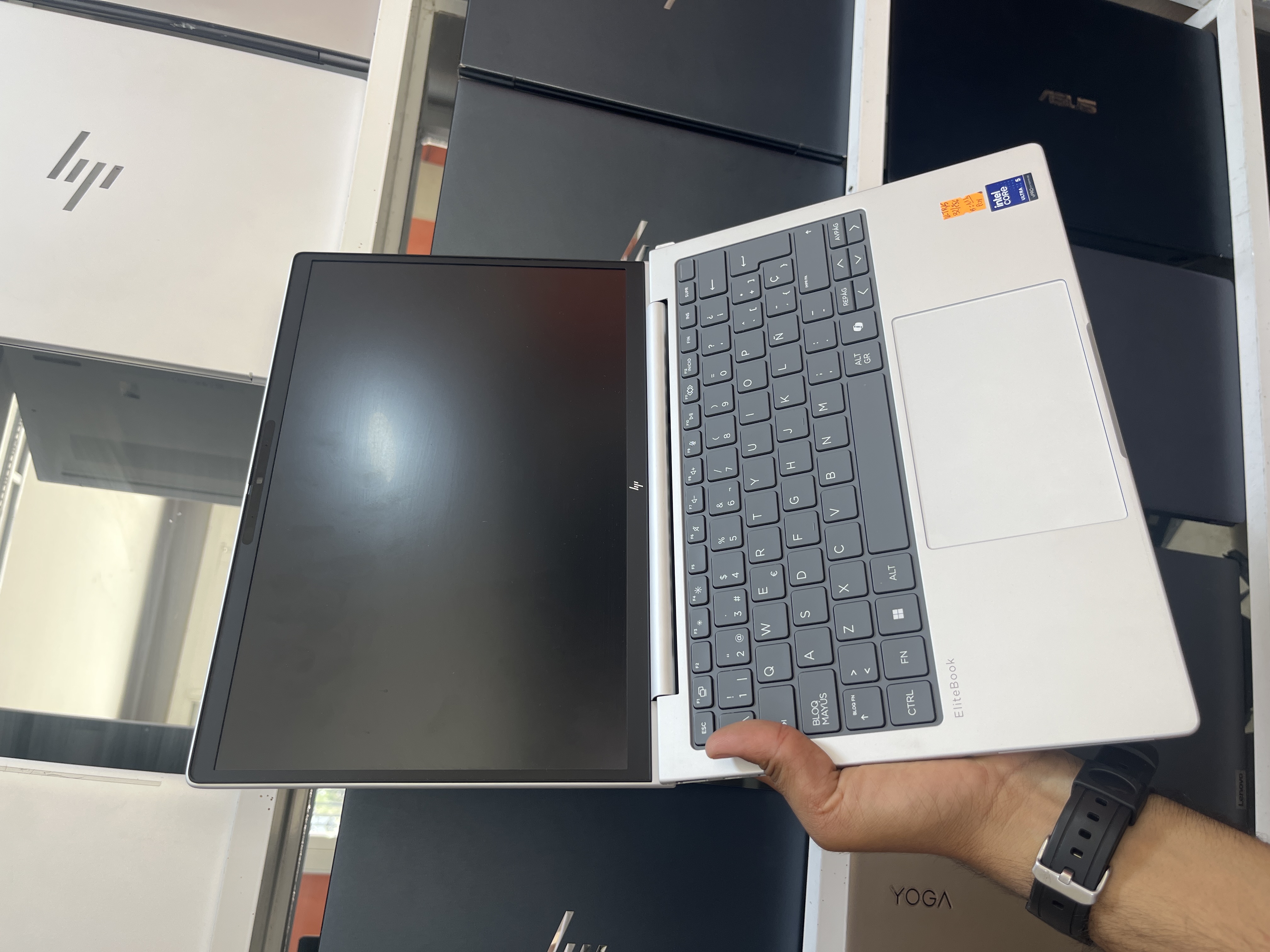 HP HP EliteBook 8 G1i 13 inch Notebook AI PC - Intel Core Ultra 5 235U - 32GB - 256 - 13" - 95% (10Cy)