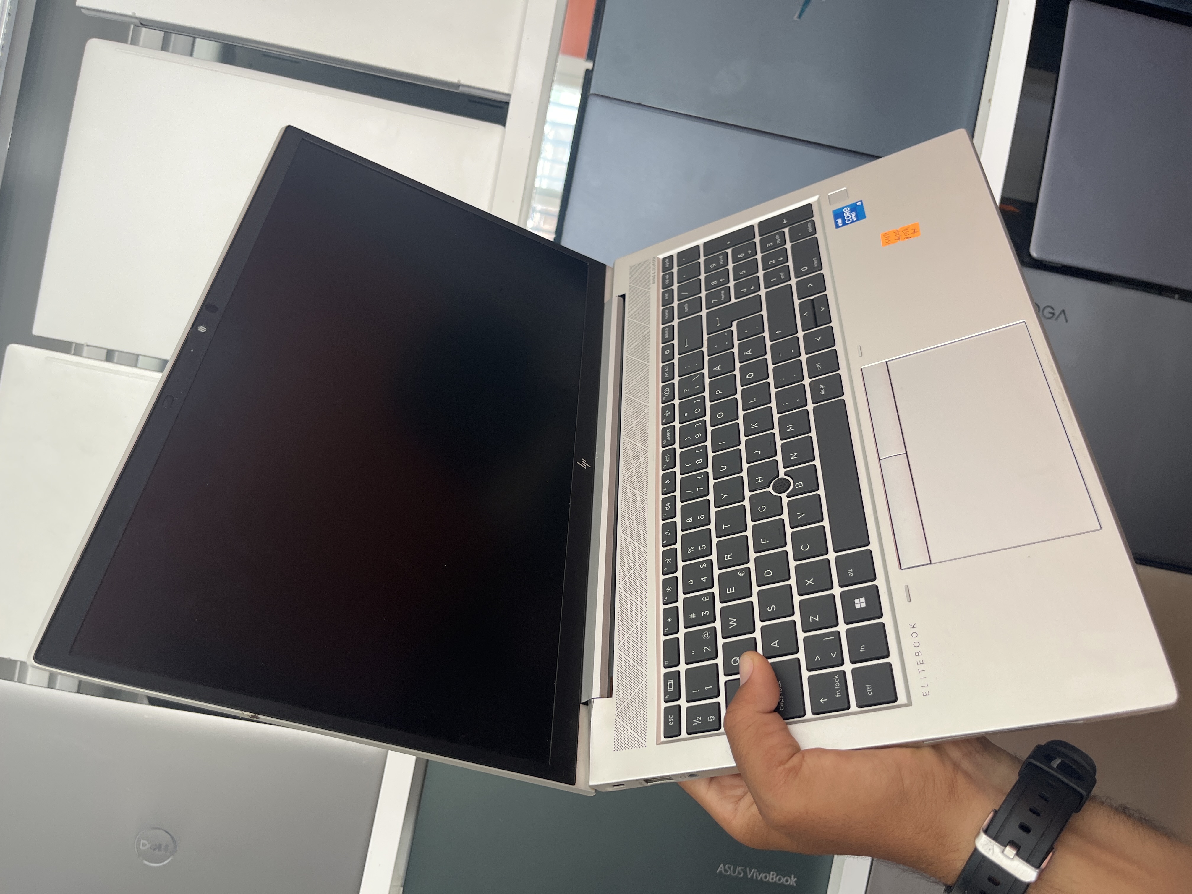HP HP EliteBook 850 G8 Notebook PC - I5-1145G7 - 16GB - 256 - 15" - 73% (497Cy) - I5-1145G7 - 16GB - 256 - 15" - 73% (497Cy)