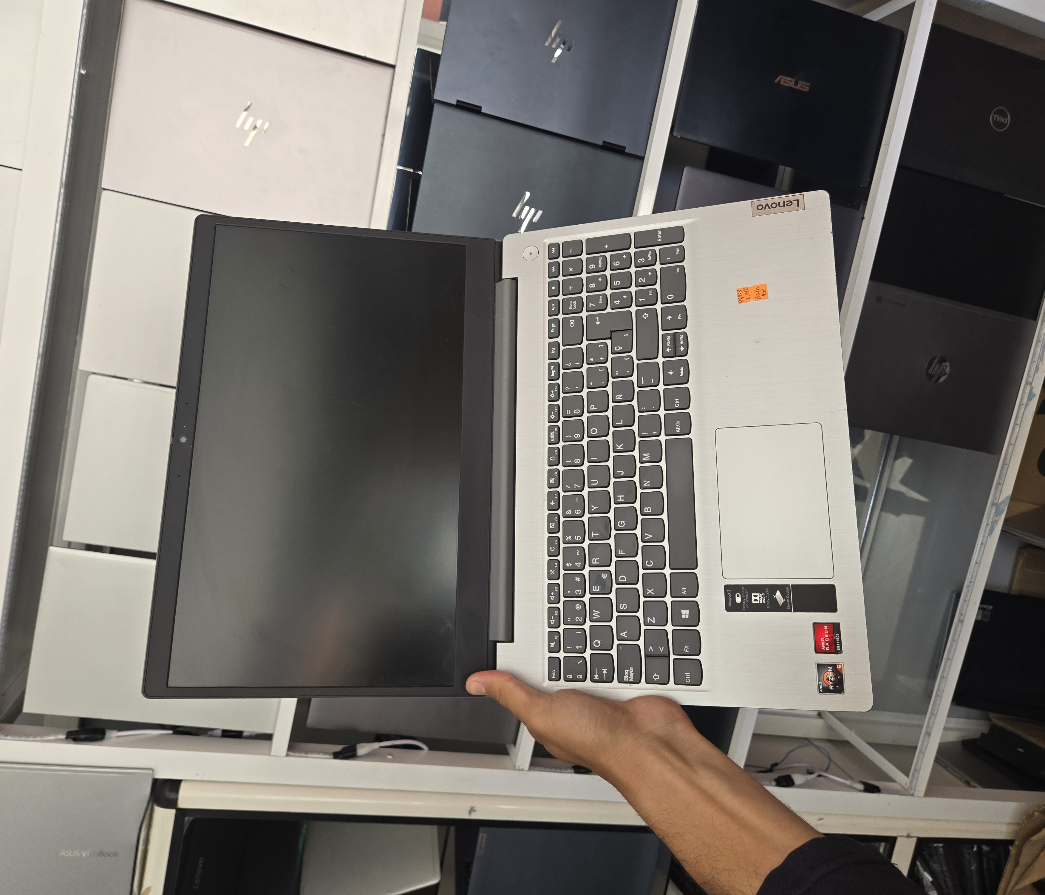 LENOVO IdeaPad 3 15ADA05 - Ryzen 5 3500U - 6GB - 512 - 15" - 83% (509Cy)