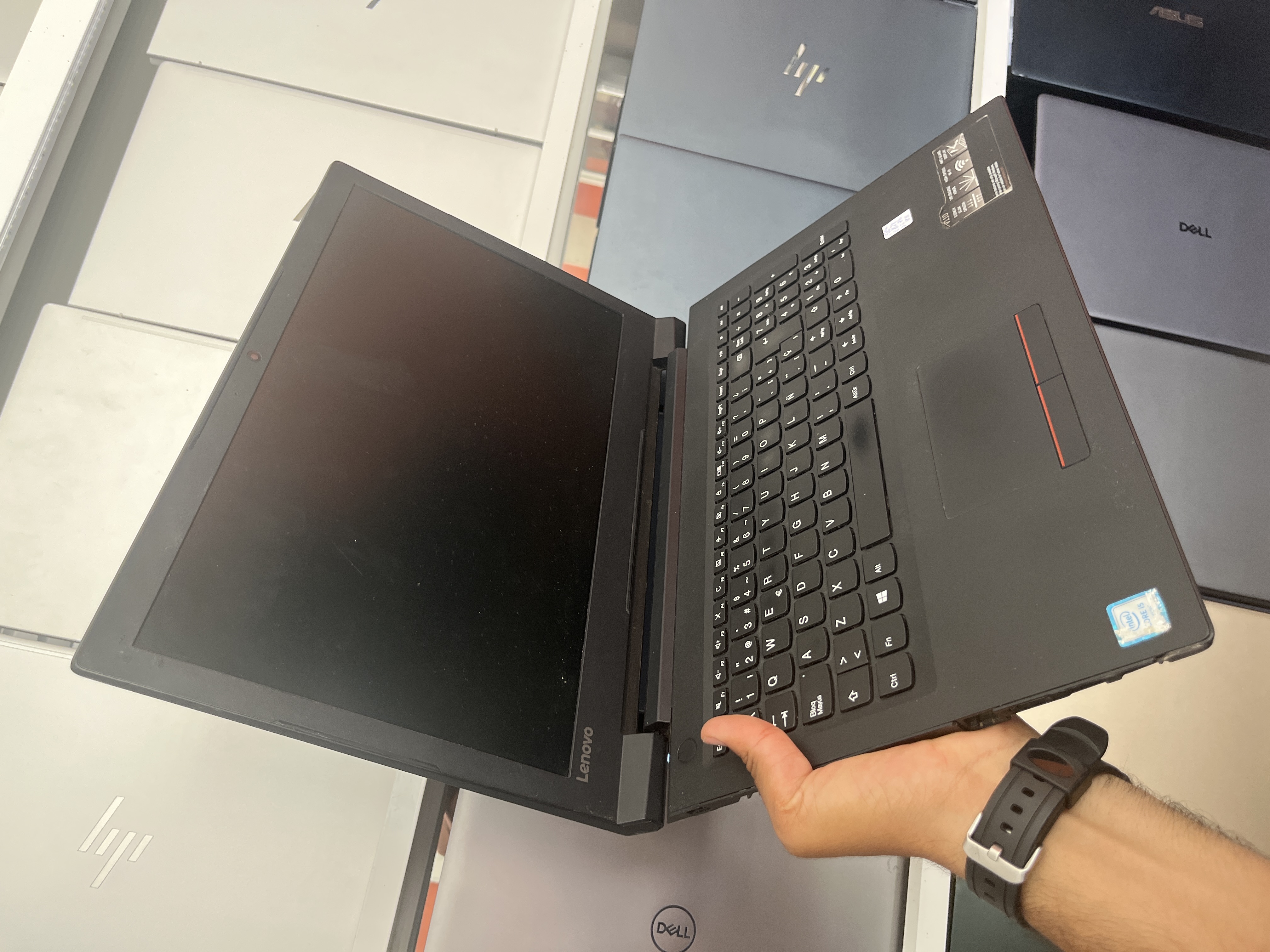 LENOVO Lenovo V110-15ISK - I5-6200U - 8GB - 128 - 15" - 55%