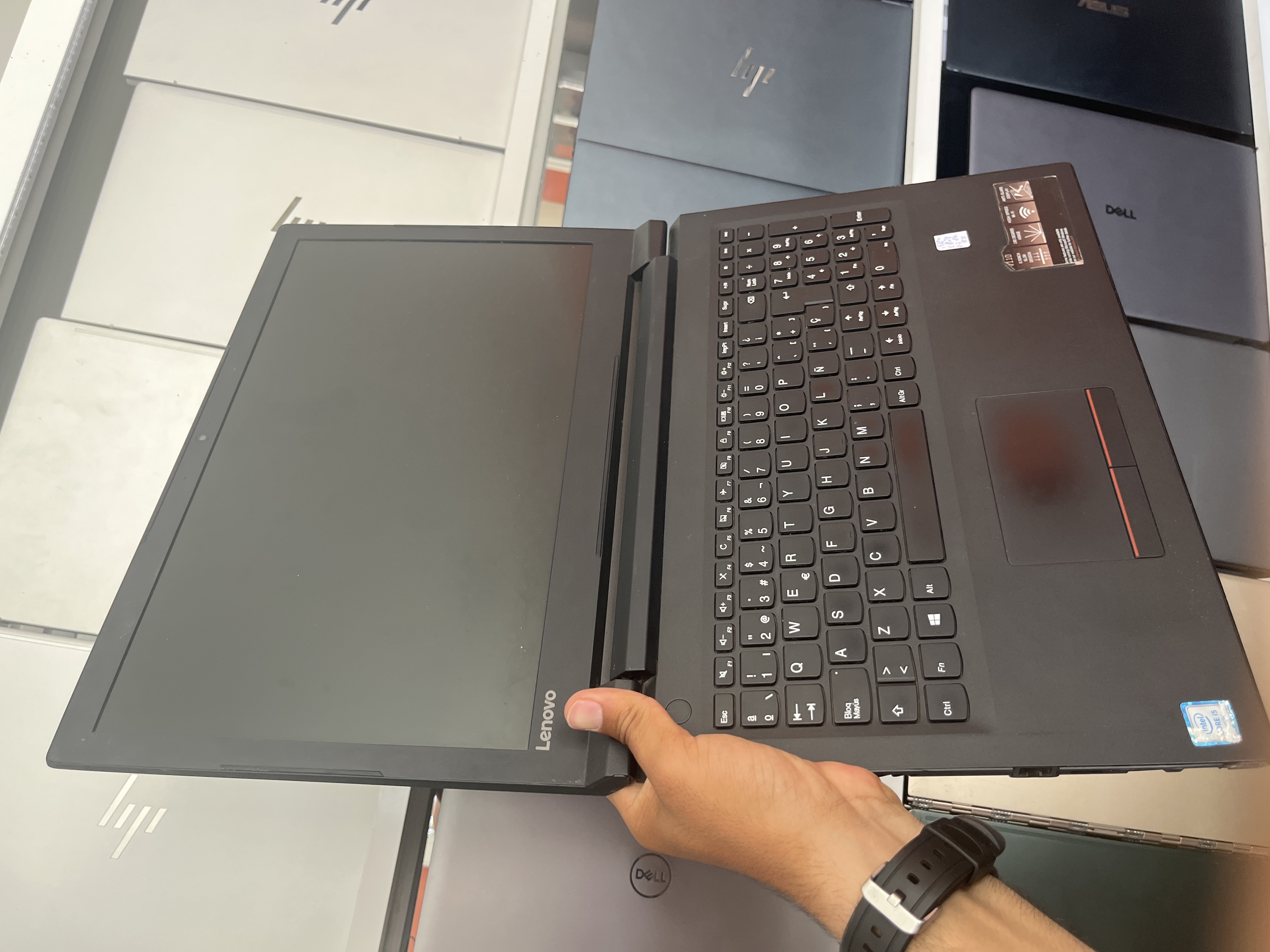 LENOVO Lenovo V110-15ISK - I5-6200U - 8GB - 128 - 15" - 55%