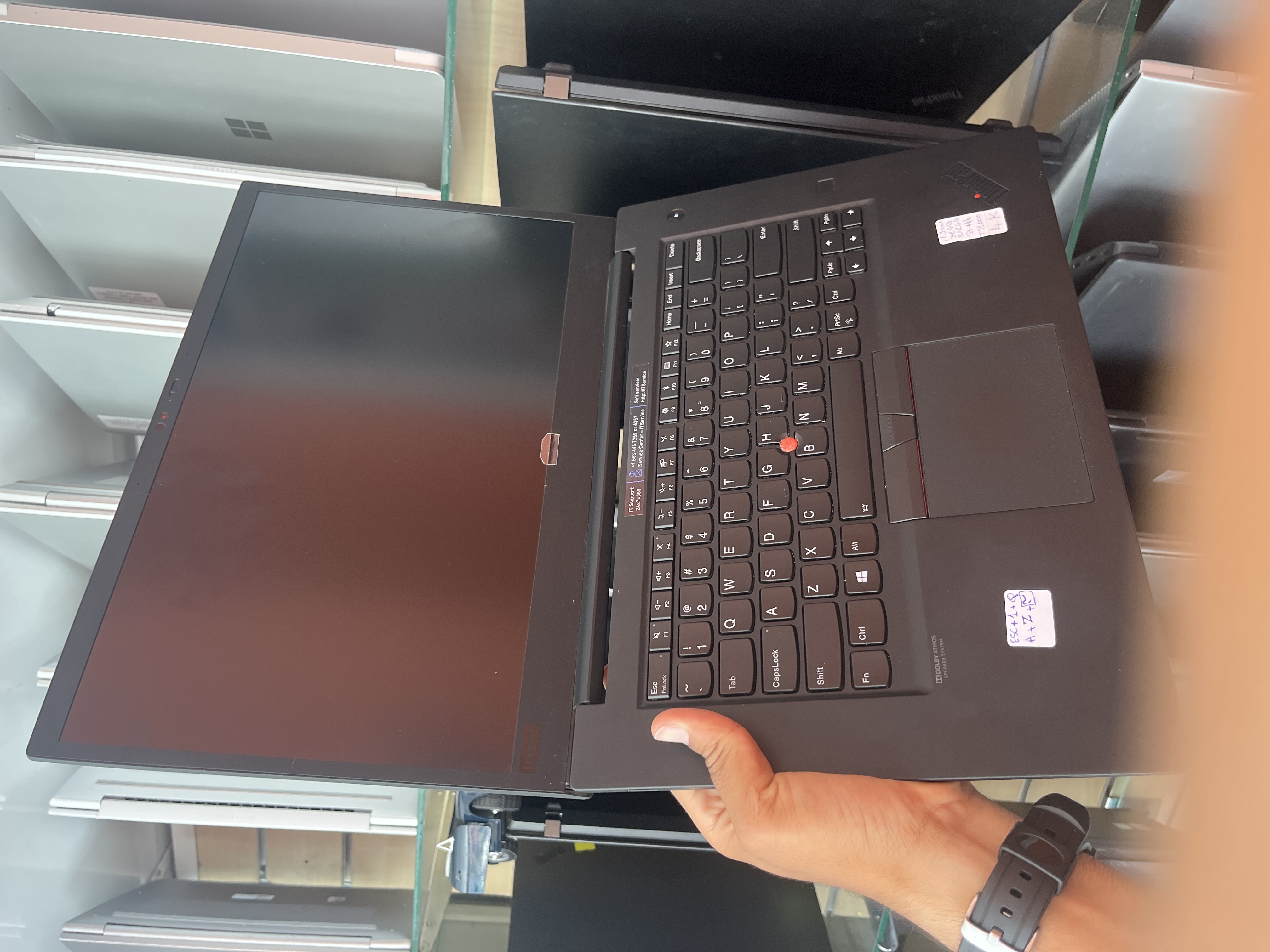 LENOVO ThinkPad P1 Gen 2 - I7-9850H - 32GB - 512 - 15" - Quadro T1000 / 91% (40Cy) - I7-9850H - 32GB - 512 - 15" - Quadro T1000 / 91% (40Cy)