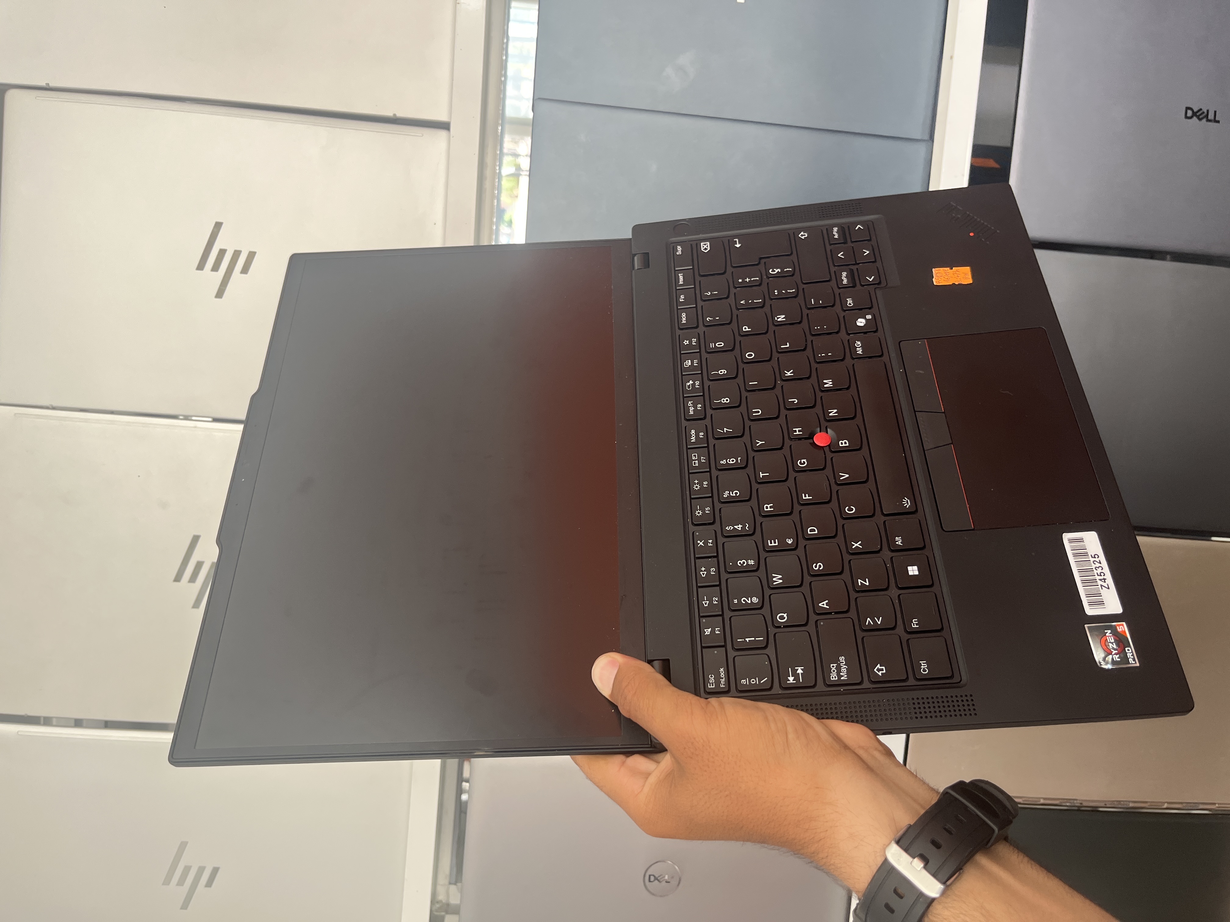 LENOVO ThinkPad T14 Gen 5 - AMD Ryzen 5 PRO 8540U w/ Radeon 740M Graphics - 16GB - 512 - 14" - 96% (57Cy)