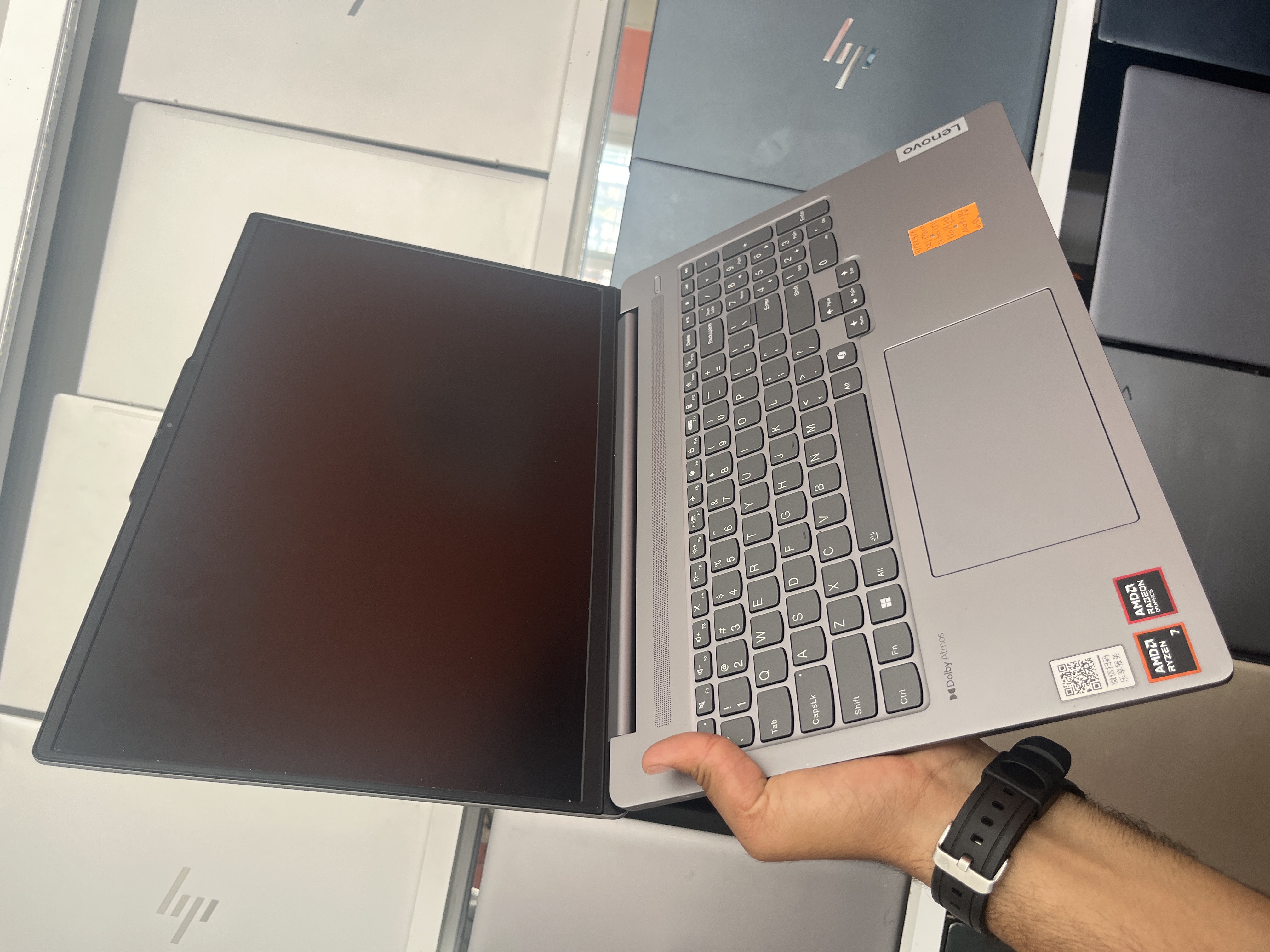 LENOVO XiaoXinPro 16 AHP9 - Ryzen 7 8845H - 32GB - 1024 - 16" - 2560x1600 2.5K+ (120Hz) / 96% (71Cy)