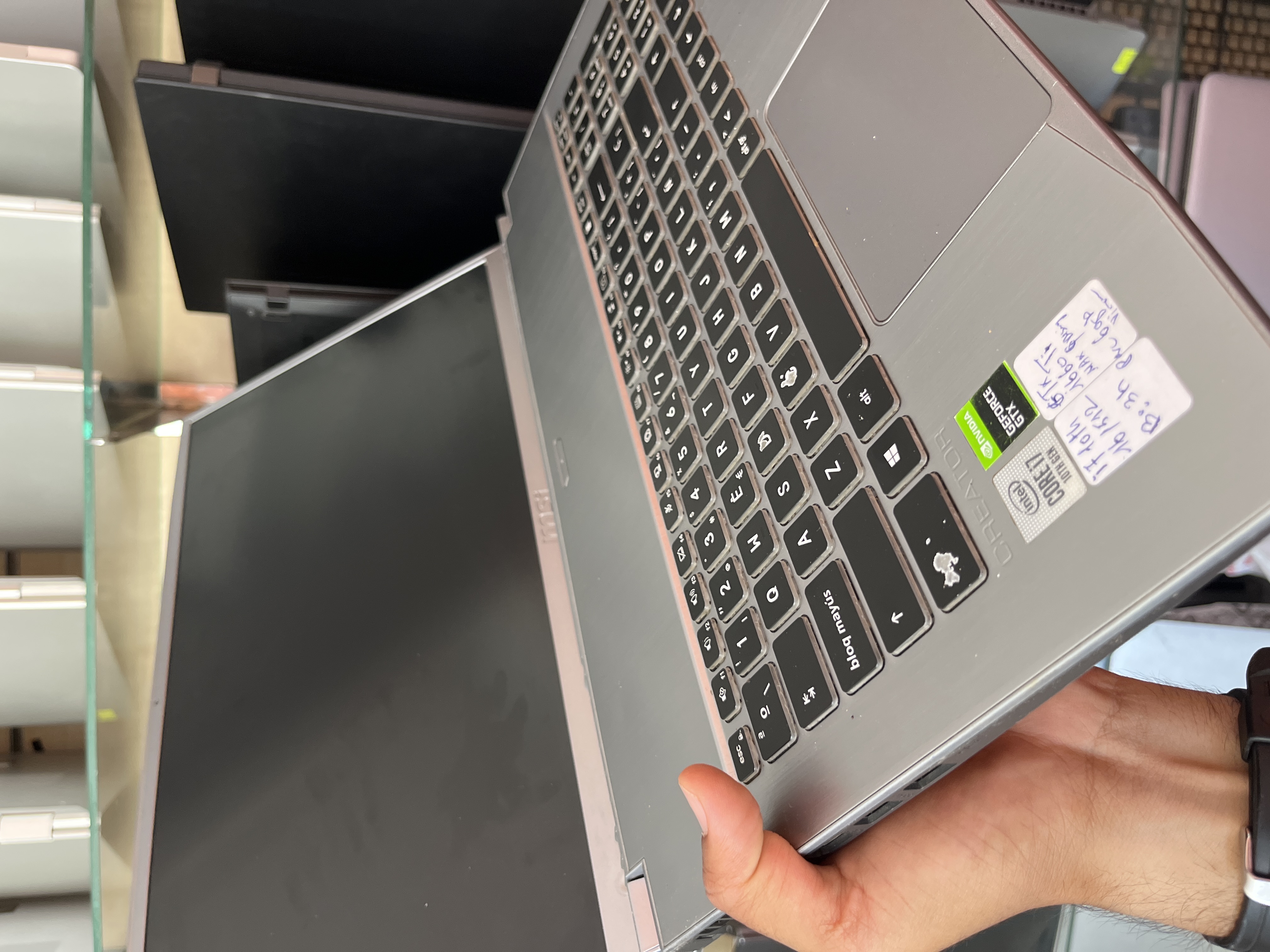 Micro-Star International Co., Ltd. Creator 17M A10SD - I7-10750H - 16GB - 512 - 17" - GeForce GTX 1660 Ti with Max-Q Design / 144Hz / 88%