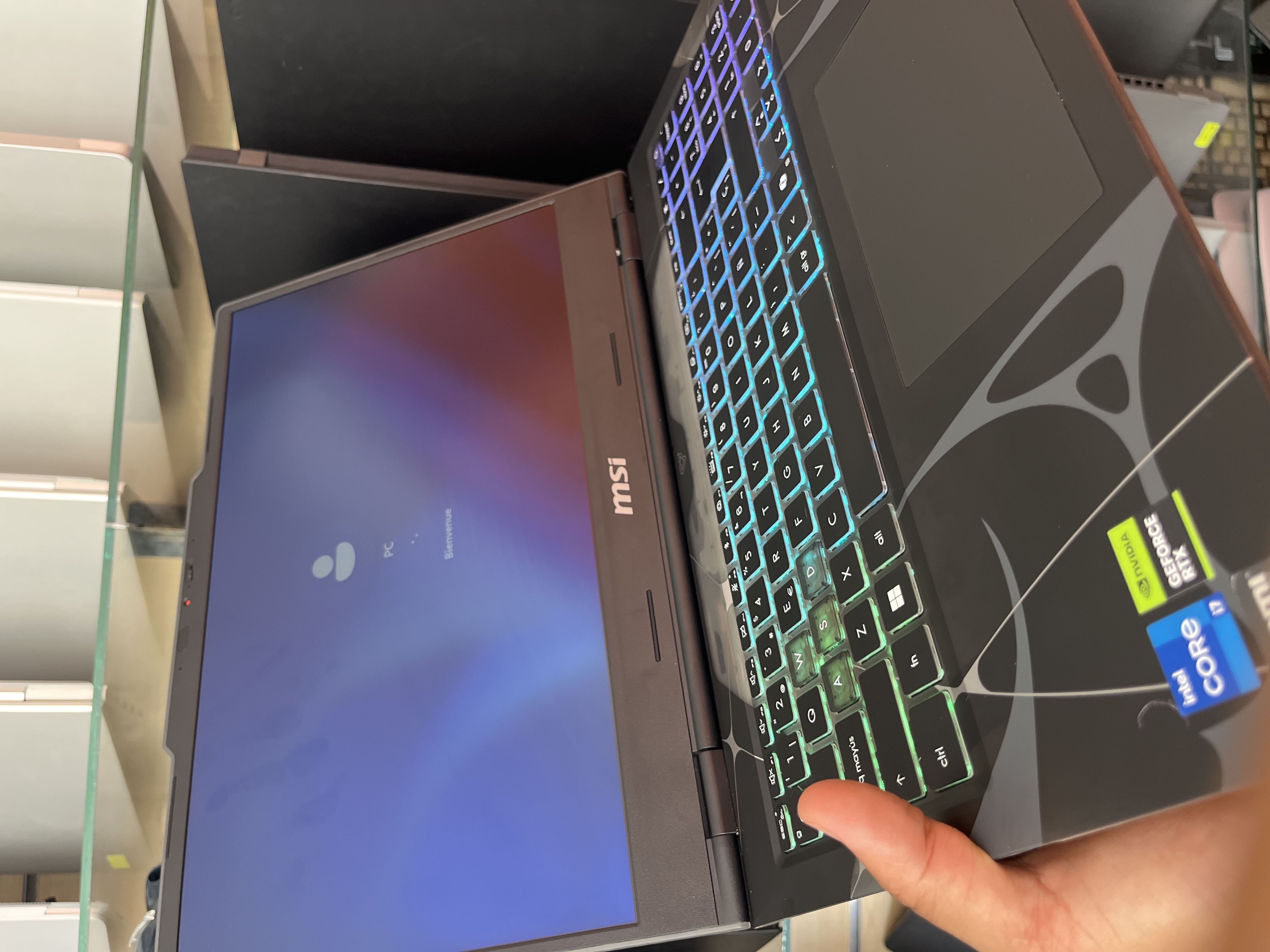 Micro-Star International Co., Ltd. Cyborg 15 B13WFKG - I7-13620H - 32GB - 1024 - 15" - GeForce RTX 5060 Laptop GPU / 100%