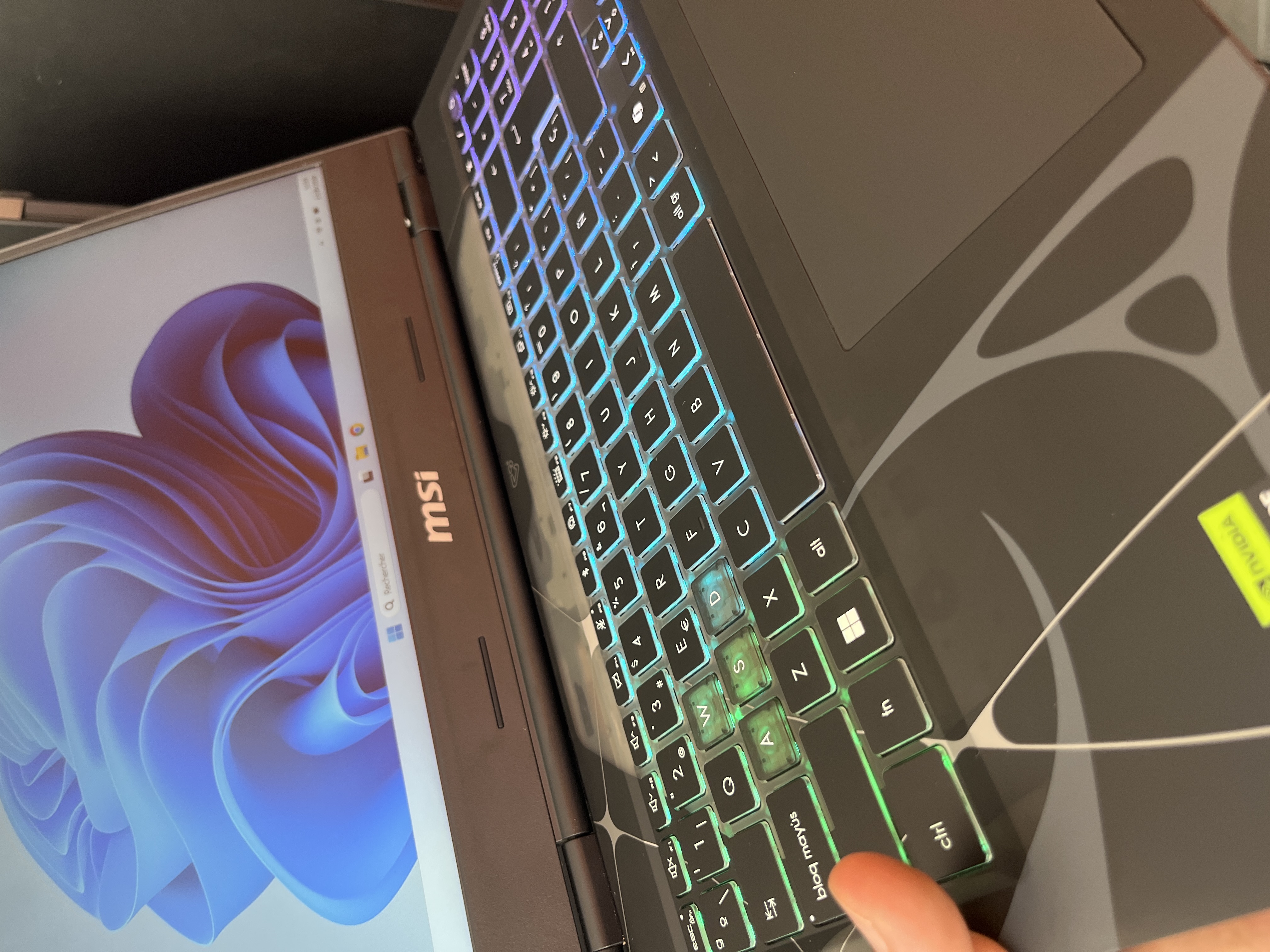 Micro-Star International Co., Ltd. Cyborg 15 B13WFKG - I7-13620H - 32GB - 1024 - 15" - GeForce RTX 5060 Laptop GPU / 100%