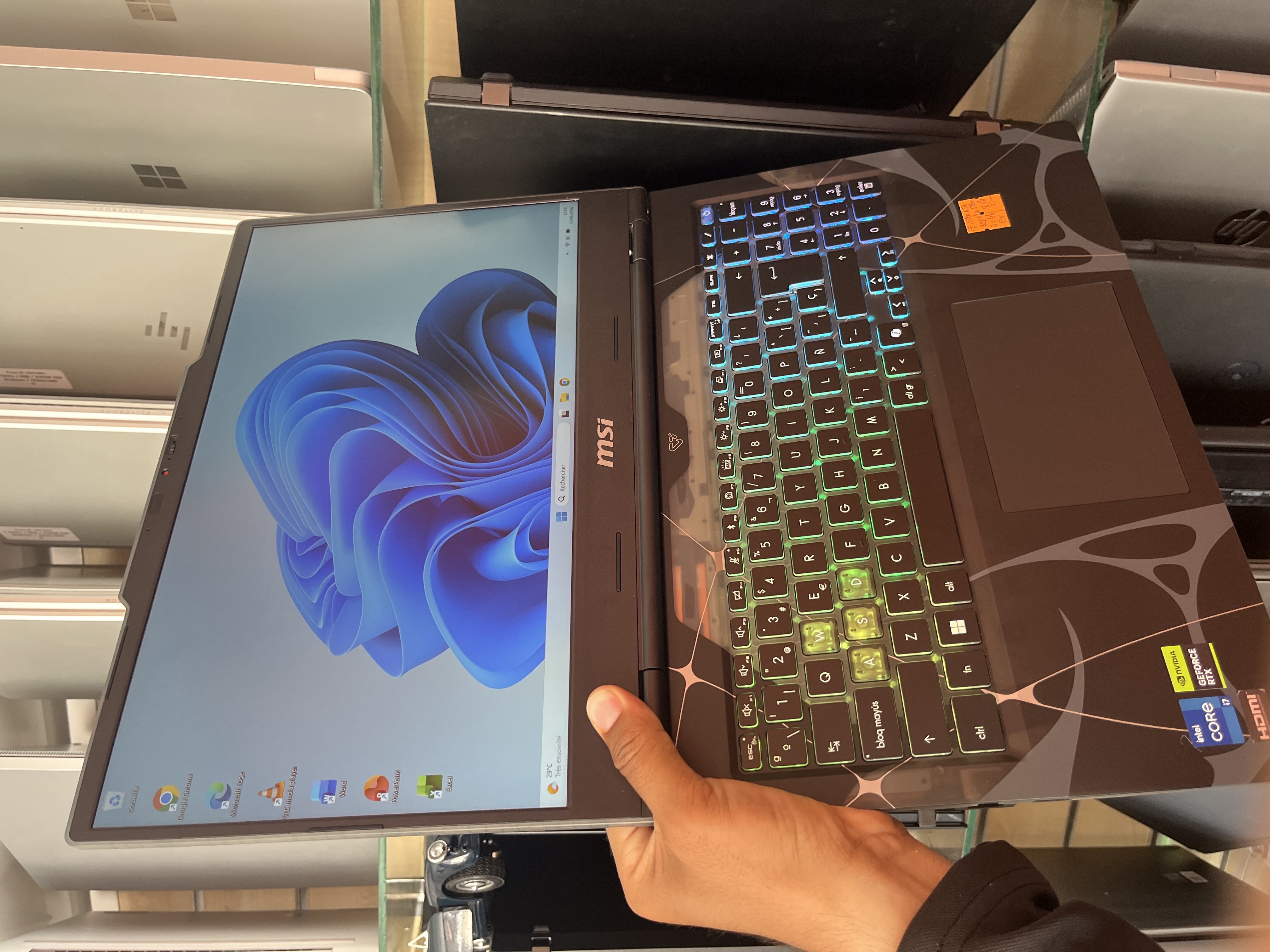Micro-Star International Co., Ltd. Cyborg 15 B13WFKG - I7-13620H - 32GB - 1024 - 15" - GeForce RTX 5060 Laptop GPU / 100%