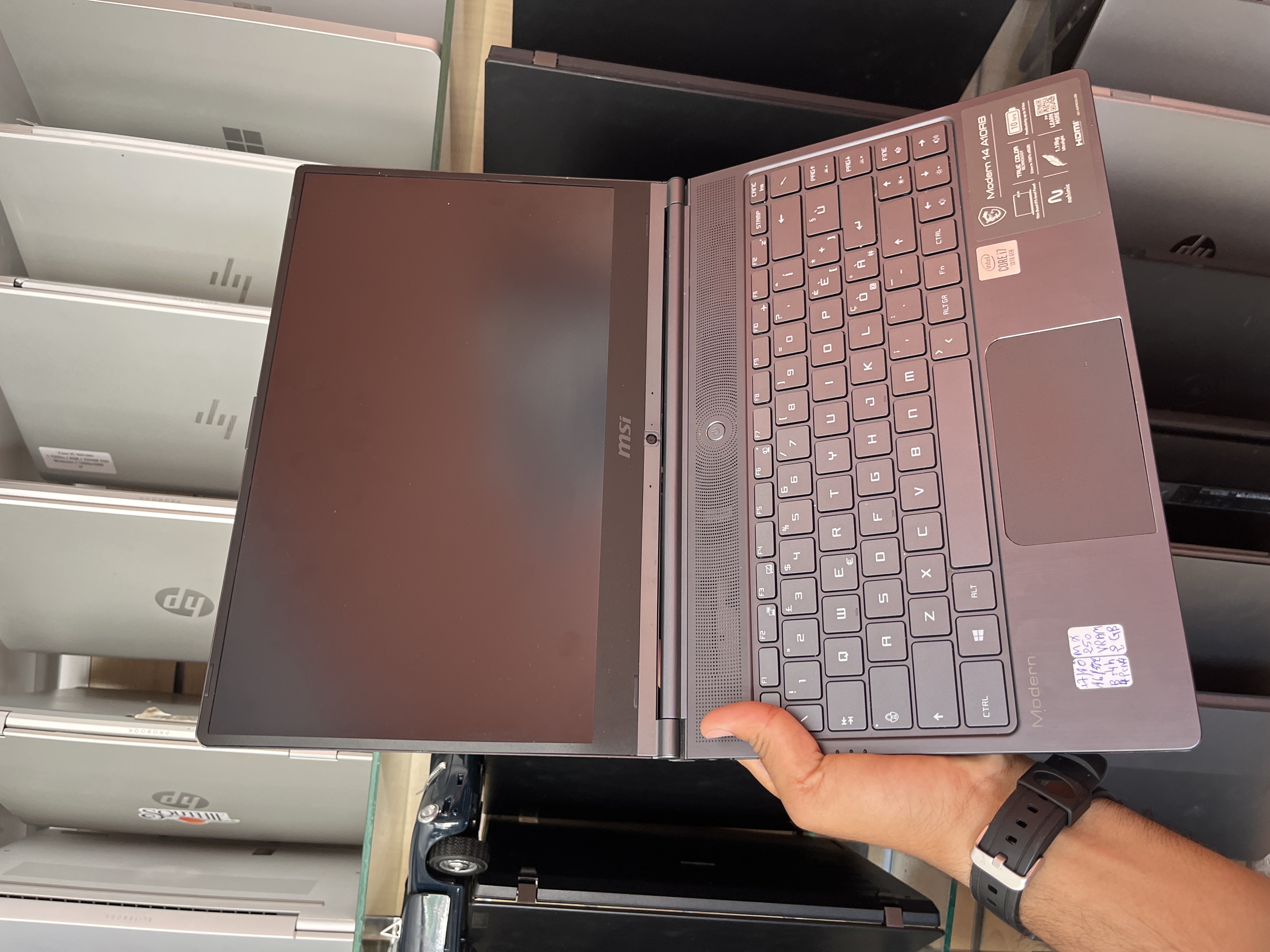 Micro-Star International Co., Ltd. Modern 14 A10RB - I7-10510U - 16GB - 512 - 14" - GeForce MX250 / 72%