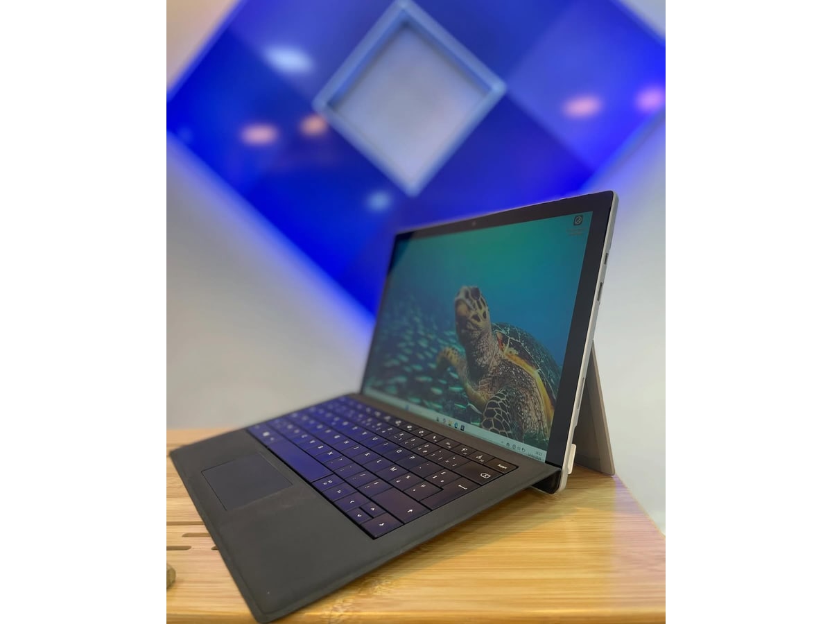 Microsoft Corporation Surface Pro 4 - I5-6300U - 4GB - 128 - 12" (tactile) - 2736x1824 2.5K+ / 69% (236Cy)