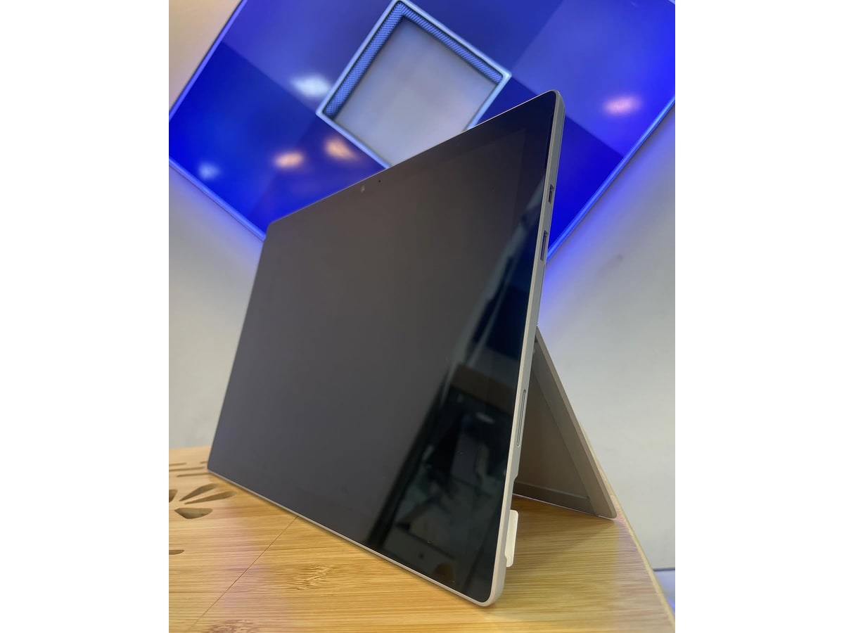Microsoft Corporation Surface Pro 4 - I5-6300U - 4GB - 128 - 12" (tactile) - 2736x1824 2.5K+ / 69% (236Cy)