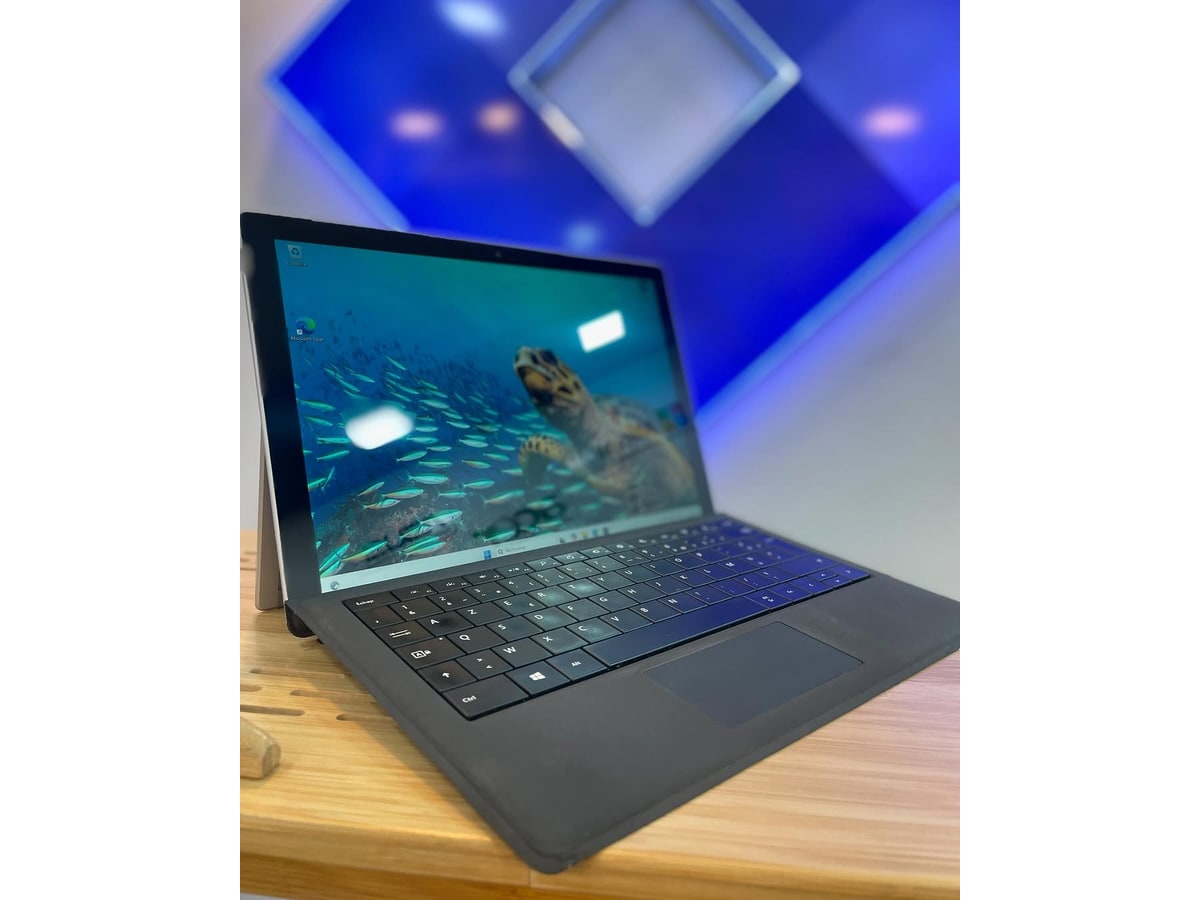 Microsoft Corporation Surface Pro 4 - I5-6300U - 4GB - 128 - 12" (tactile) - 2736x1824 2.5K+ / 69% (236Cy)