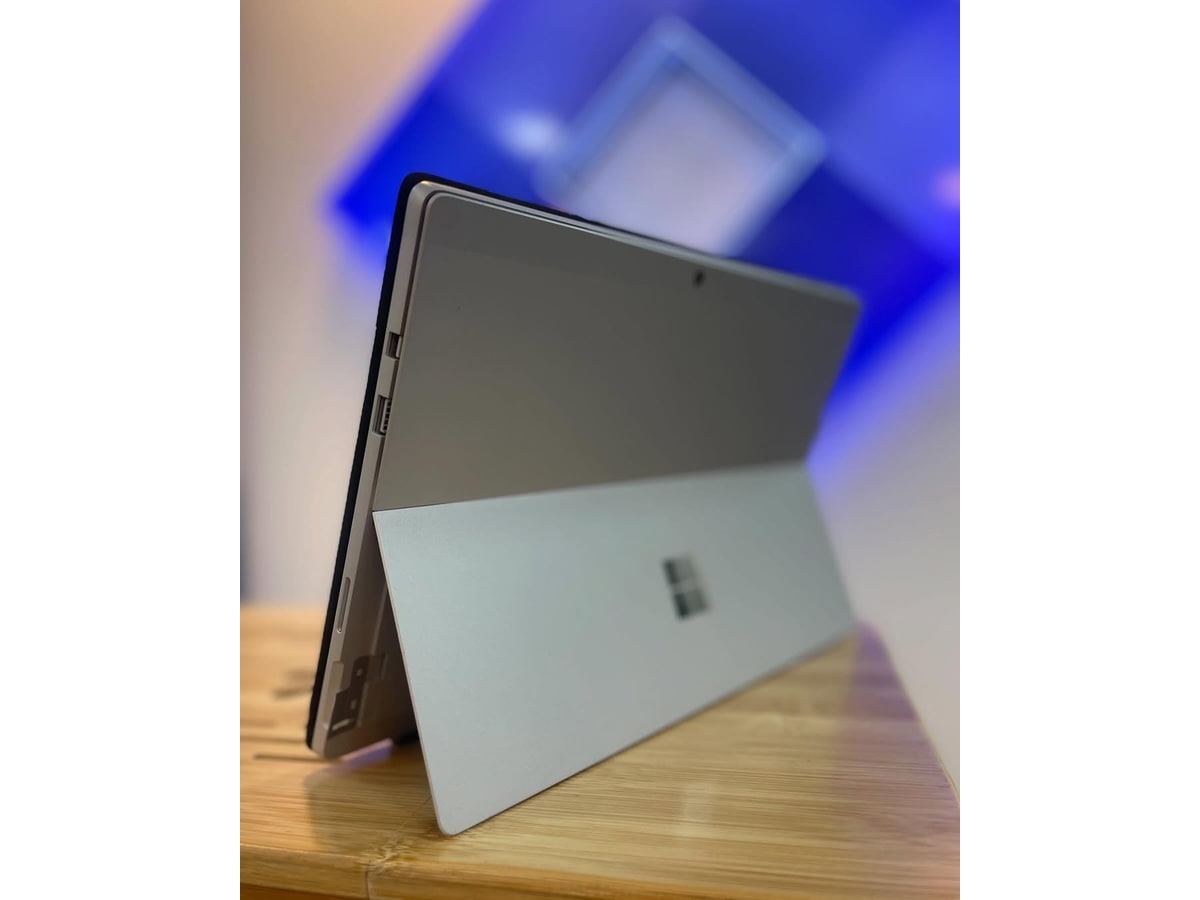 Microsoft Corporation Surface Pro 4 - I5-6300U - 4GB - 128 - 12" (tactile) - 2736x1824 2.5K+ / 69% (236Cy)