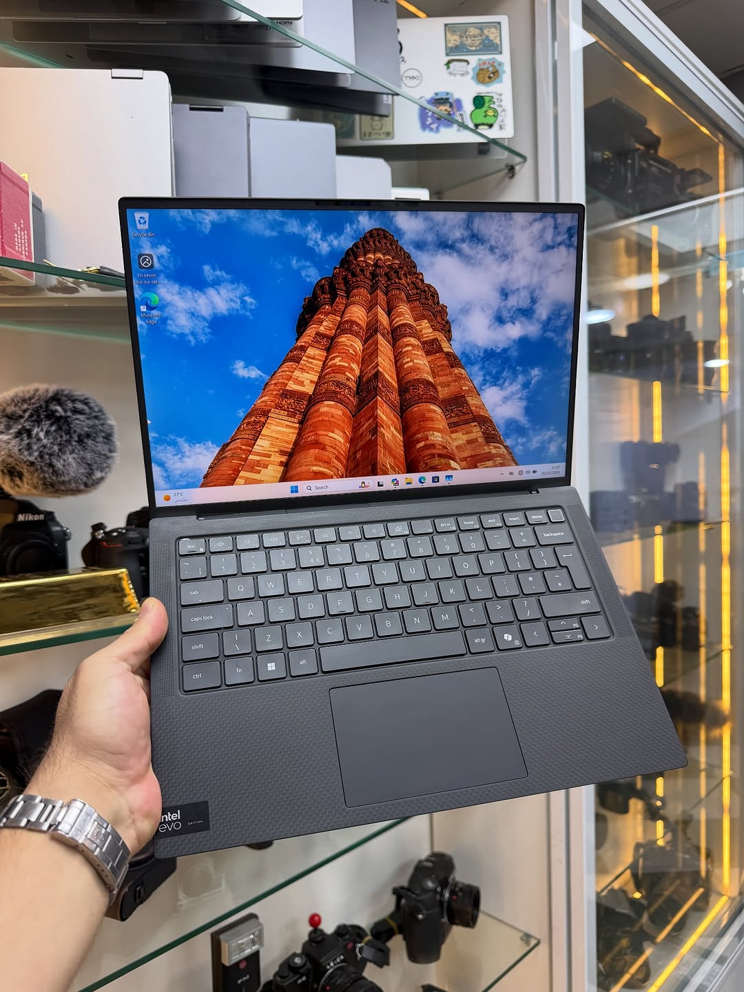Dell Inc. Precision 5490 - Intel Core Ultra 7 165H - 32GB - 1024 - 14" - RTX 2000 Ada Generation Laptop GPU / 100% (5Cy)