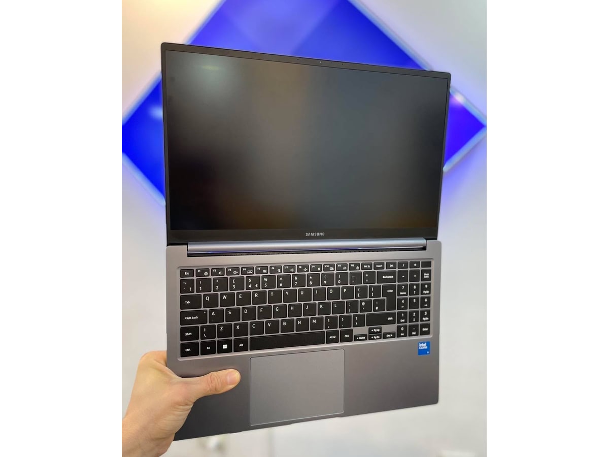 SAMSUNG 750XGK - I3-1315U - 8GB - 256 - 15" - 100% (90Cy)